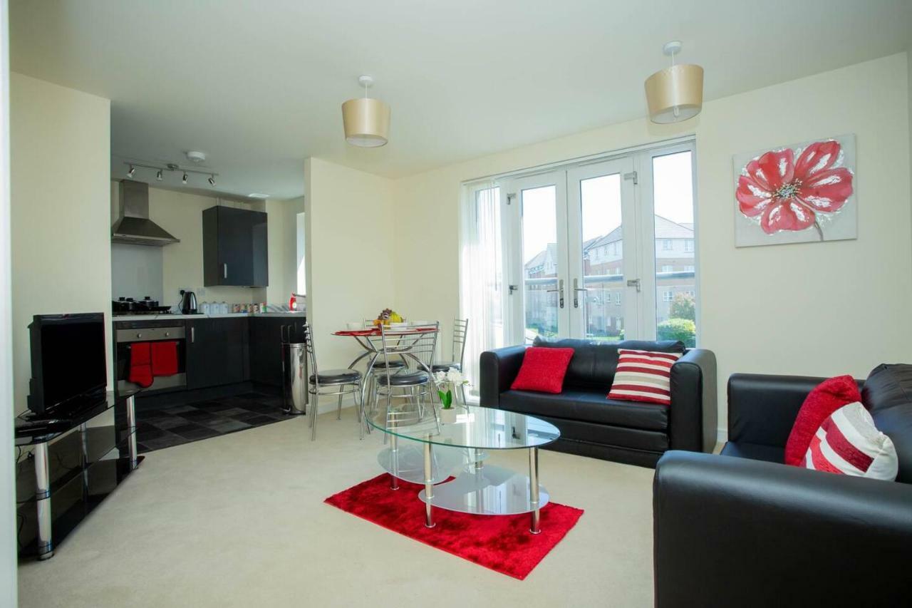Lake View Apartment Northampton Bagian luar foto
