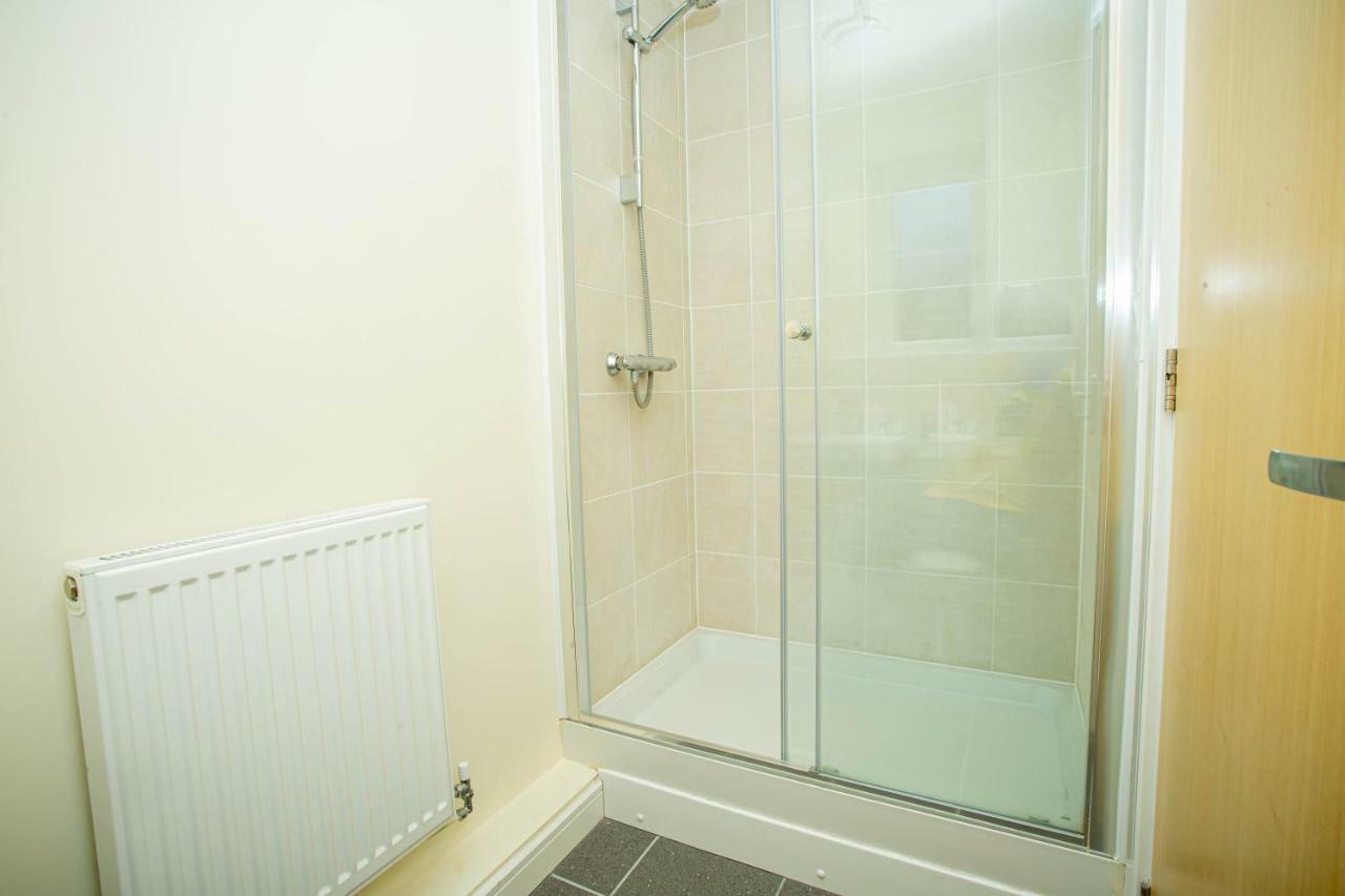 Lake View Apartment Northampton Bagian luar foto