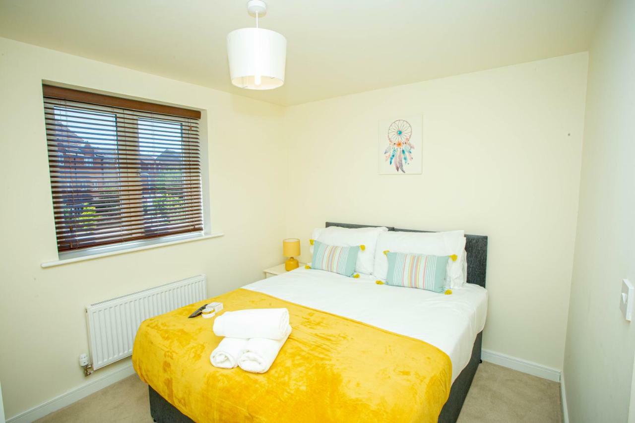 Lake View Apartment Northampton Bagian luar foto